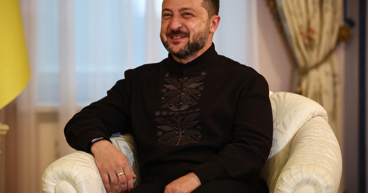 Zelenskyy gives award to Elon Musk for Starlink’s role in Ukraine
