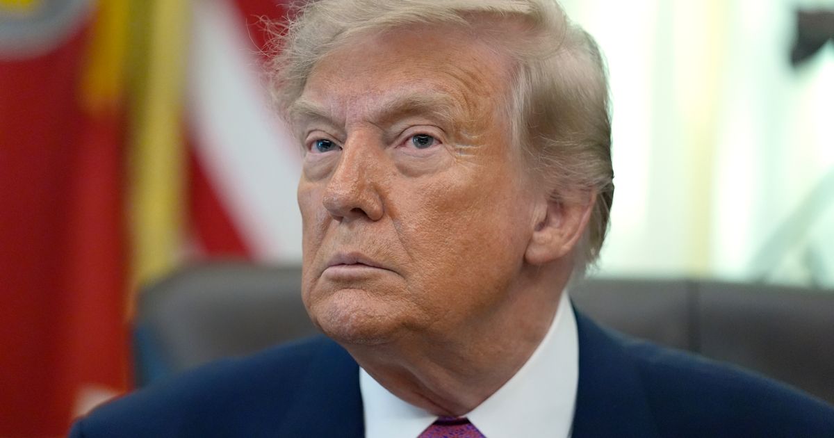 Trump signs order renaming Lake Ontario as ‘Lake America’ in the United States