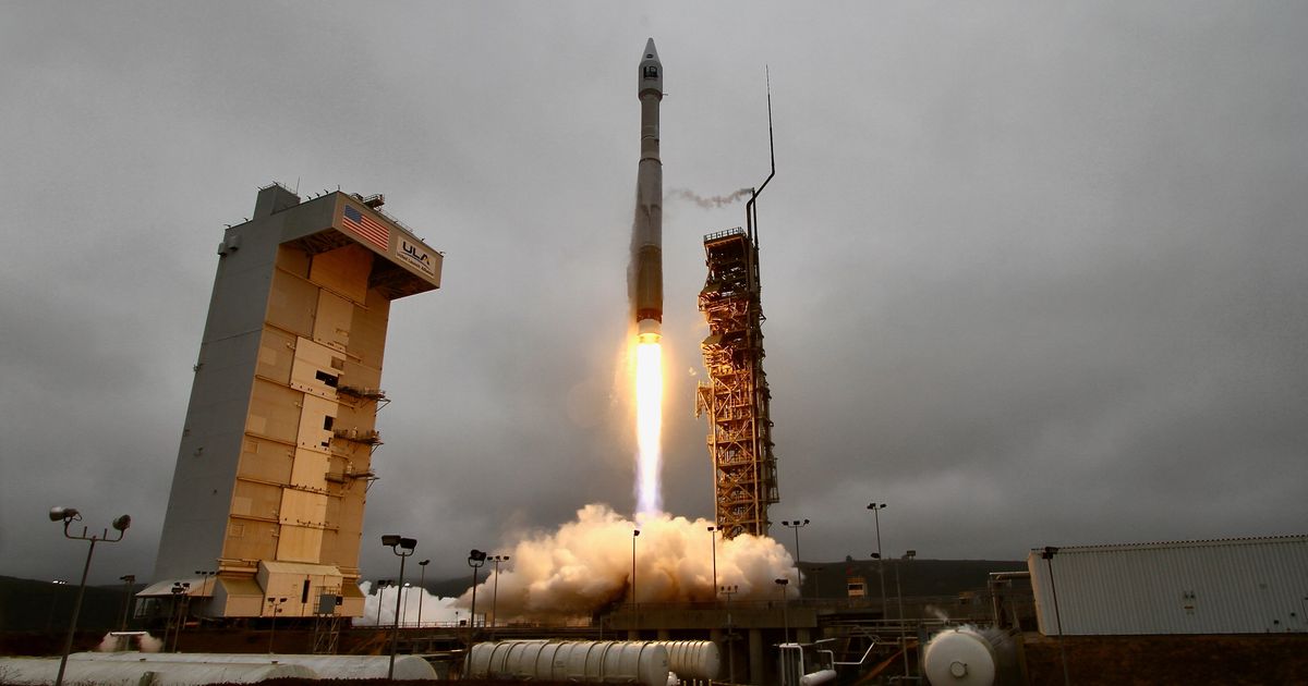 Reporters and military duo held at gunpoint by security at US space force base - image 2