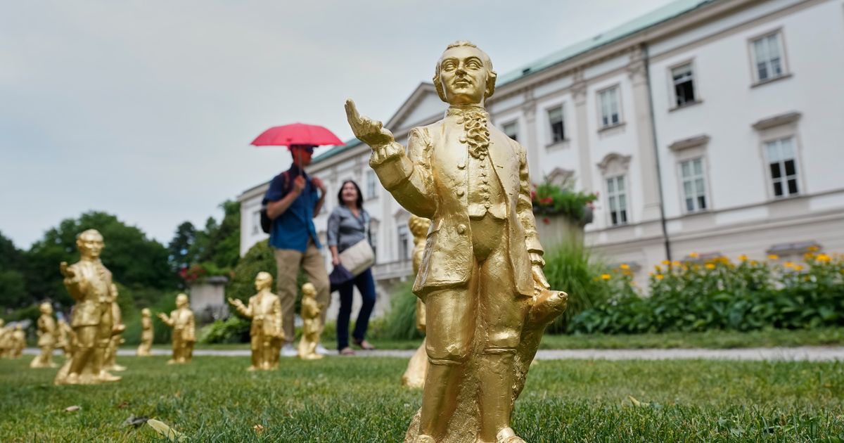 Mini-Mozart heist blights anniversary tribute as thieves make off with 210 statuettes