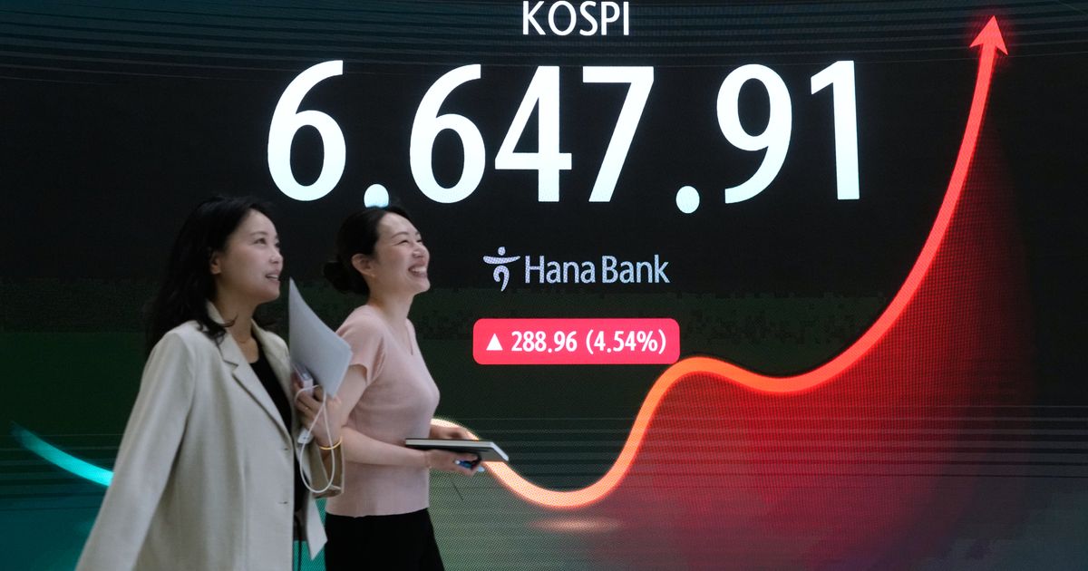 Oil prices ease and Asian shares gain on hopes for Mideast deal, as companies report strong profits