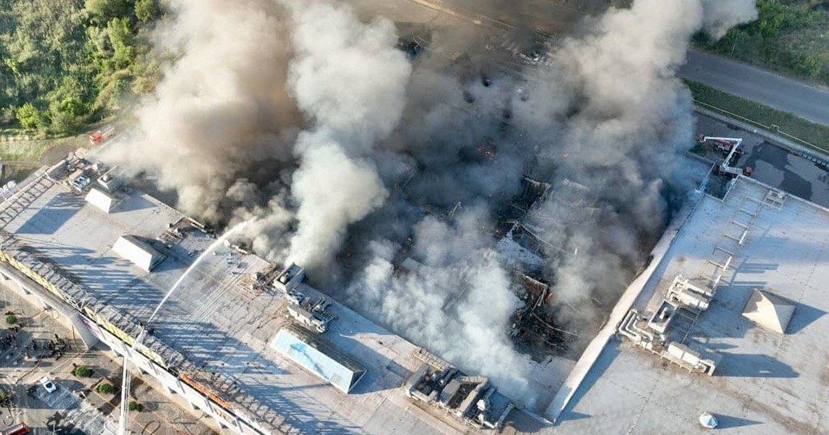 Russian and Ukrainian attacks kill 10 people, a day after deadly shopping mall drone strike