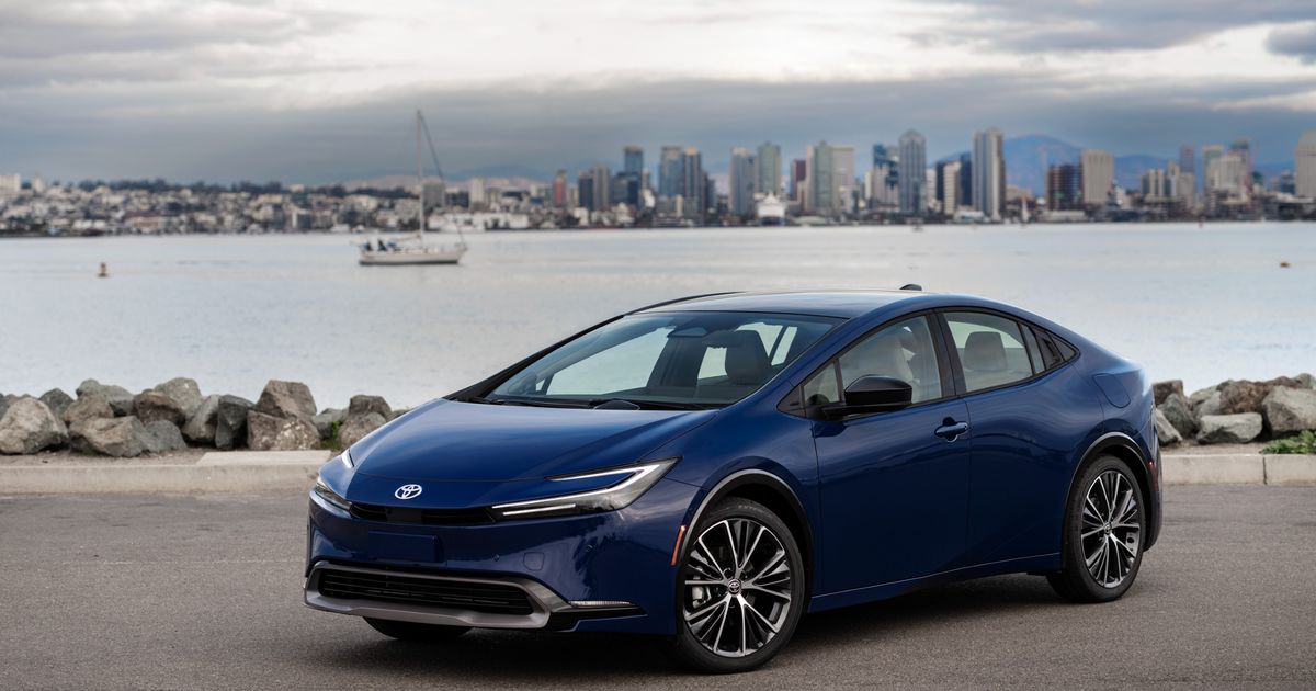 Save money and gas with a used hybrid vehicle. Here are some picks from Edmunds
