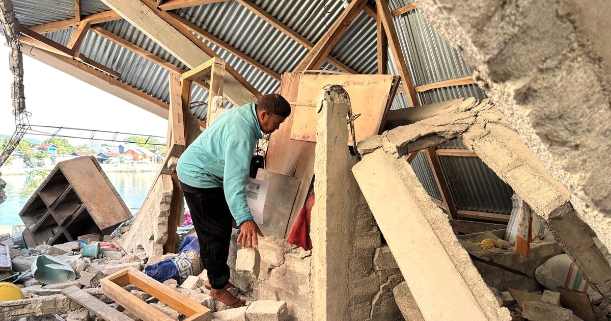 Businesses reopen after eastern Indonesia earthquake displaced thousands