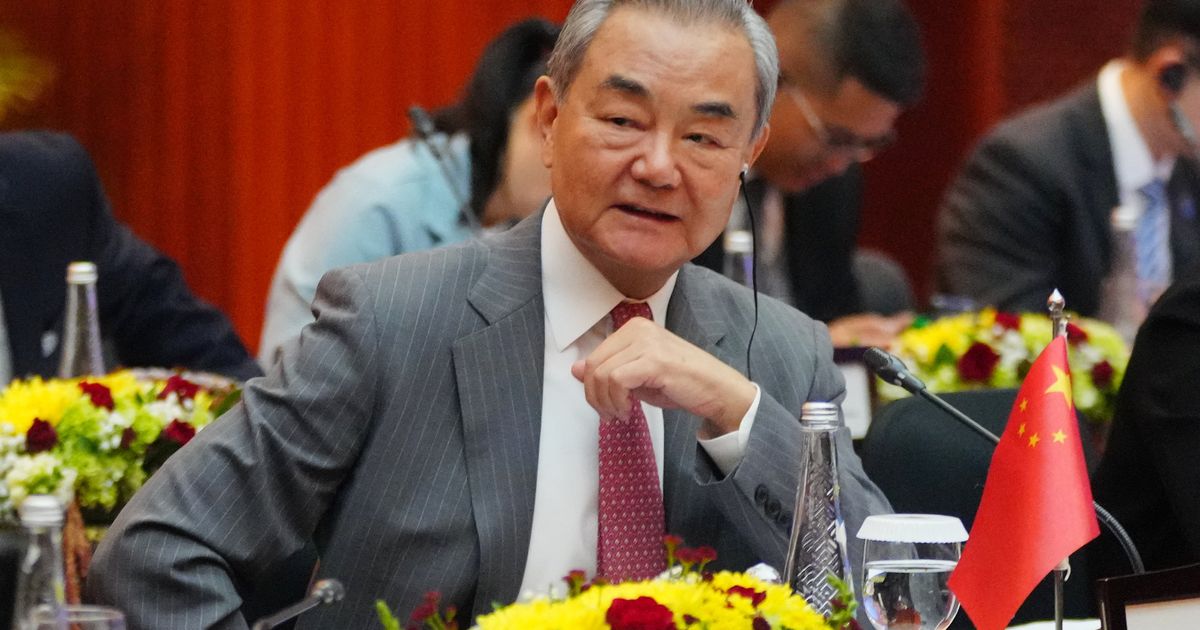Chinese foreign minister calls for US and China to ‘overcome obstacles’ ahead of presidential summit