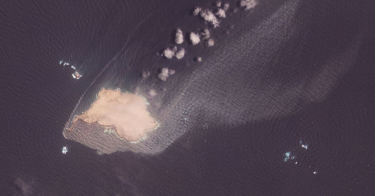 Oil leak spreads from a sanctioned tanker grounded off Oman, images show