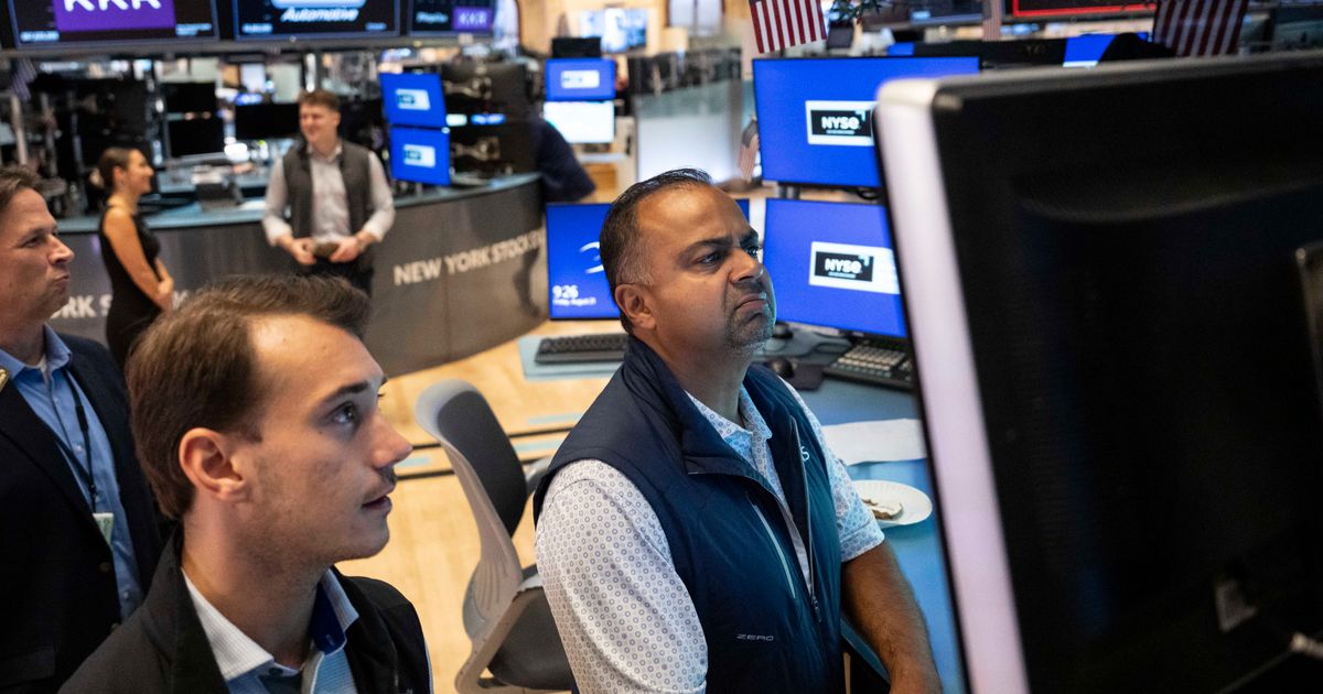 US futures and oil prices slip with pressure on Treasurys ongoing