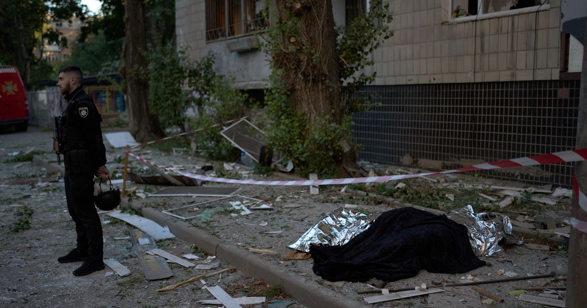 Russia launches missile strikes on Kyiv and surrounding region, killing at least eight - image 2