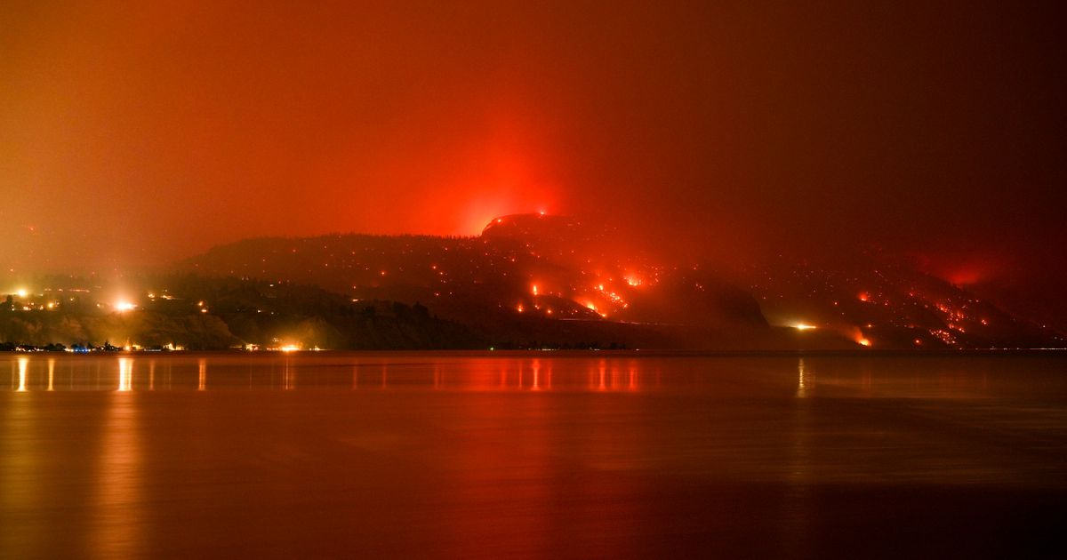 Mexican reinforcements arrive for wildfire fight in western Canada after 20,000 flee