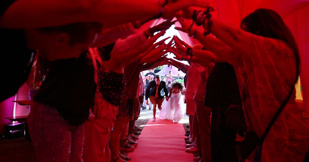 Dozens tie the metaphorical knot at Amsterdam’s ‘Married For A Day’ Pride event