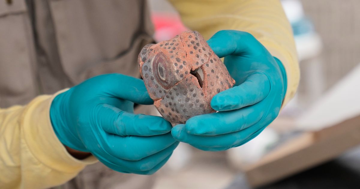 Archaeologists unveil skeletal remains believed to be ritual offering in Peru - image 1