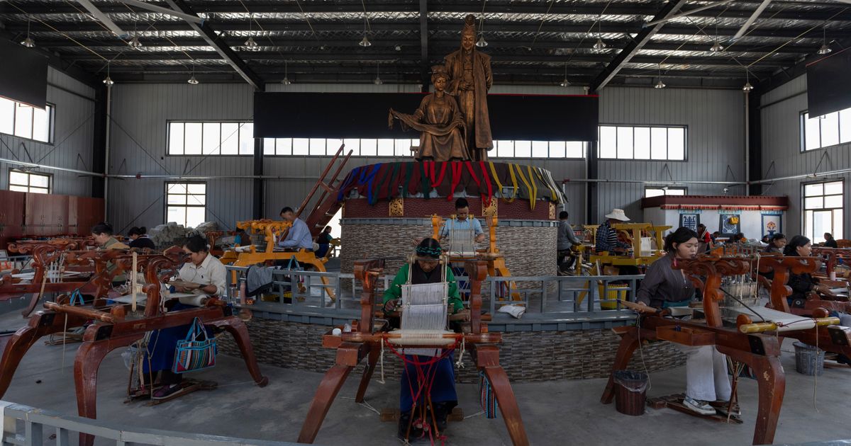 A Tibetan cooperative keeps a centuries-old weaving tradition alive