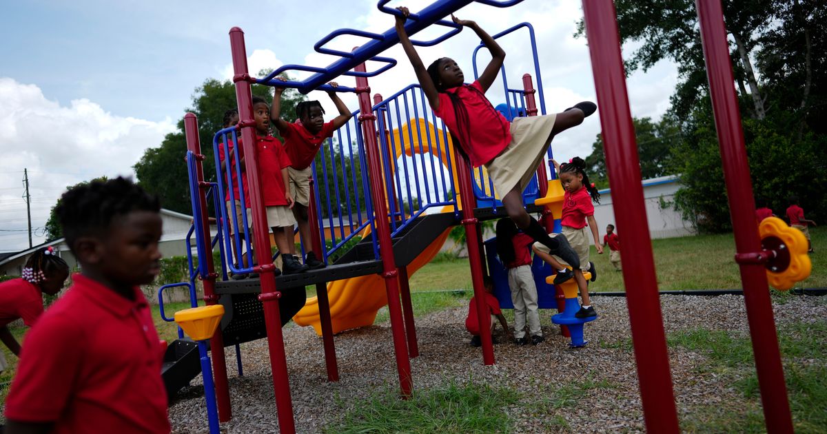How to help your kids make friends at a new school