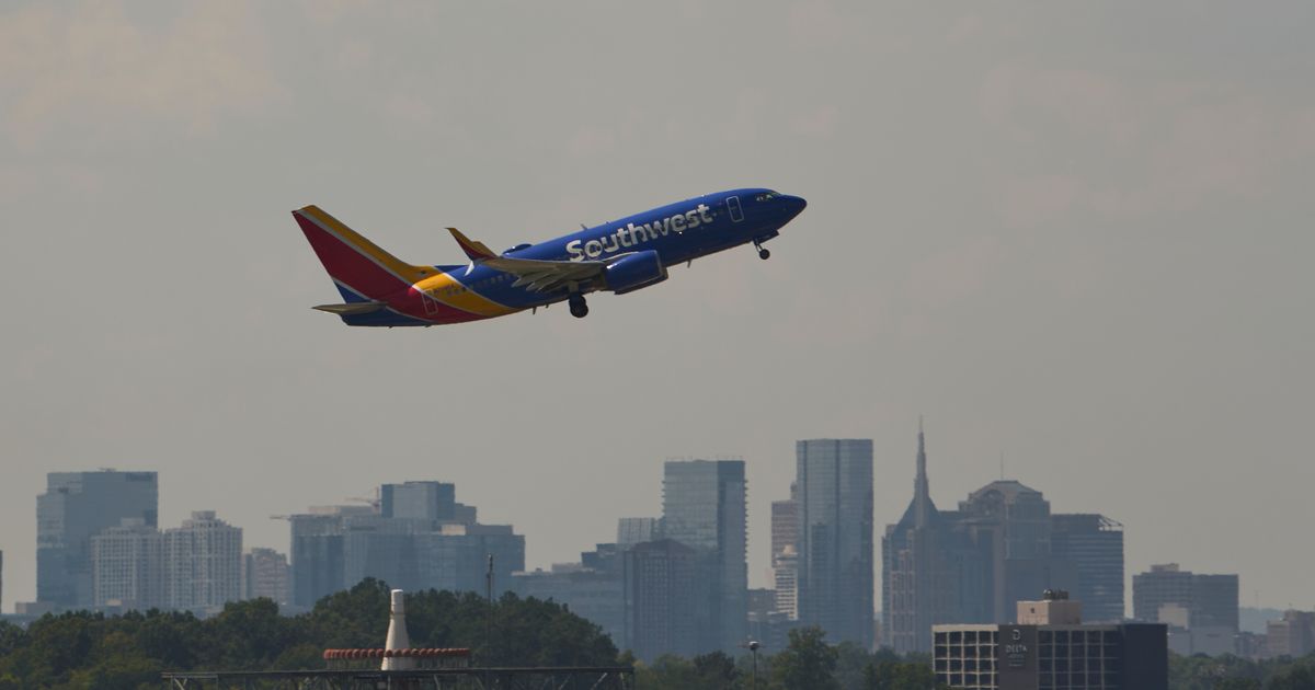 Push to rename Nashville airport for Dolly Parton gets a boost from Tennessee’s governor
