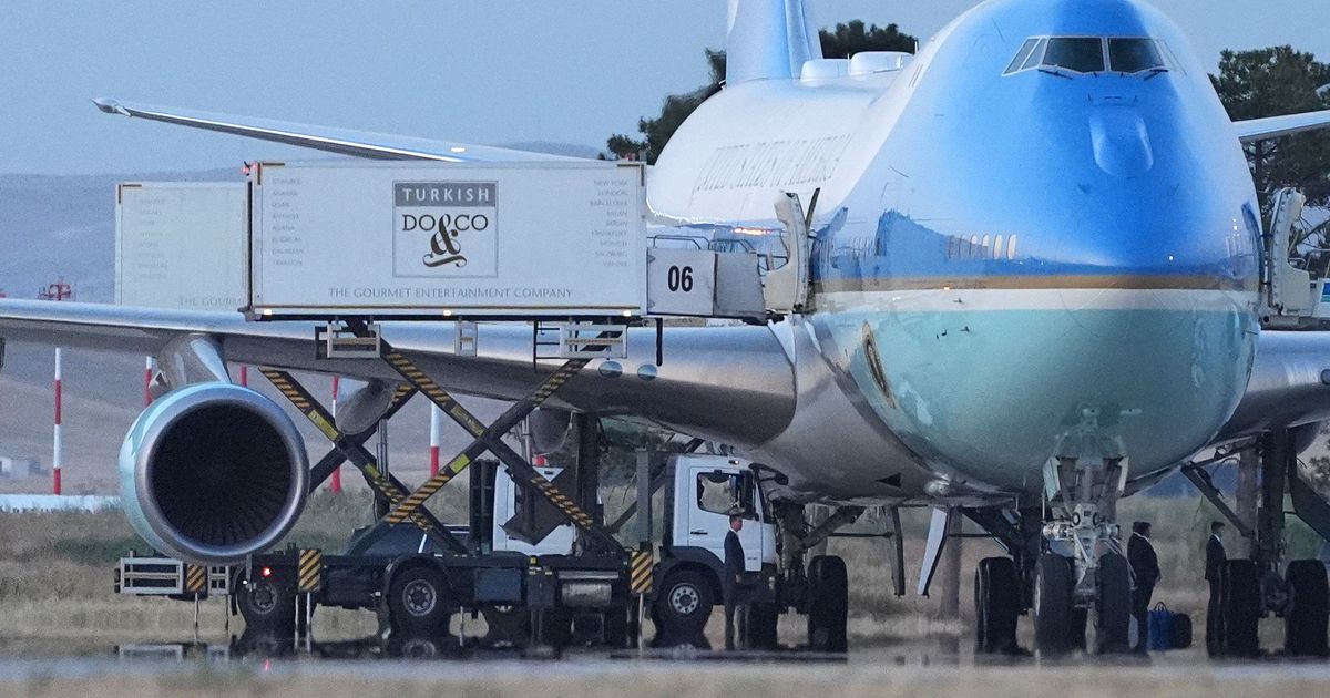 Members of Trump's cabinet remained on decoy plane, after Trump's quiet exit - image 4