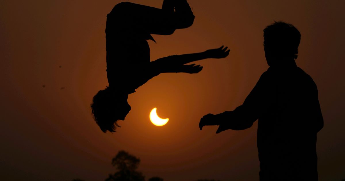 One Tech Tip: Using your smartphone to capture the August total solar eclipse over Europe