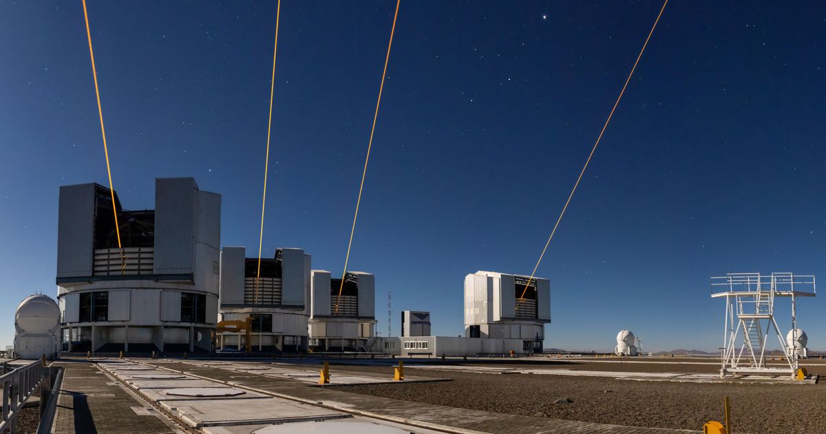 Telescope spies the fastest star in the Milky Way zipping around a black hole