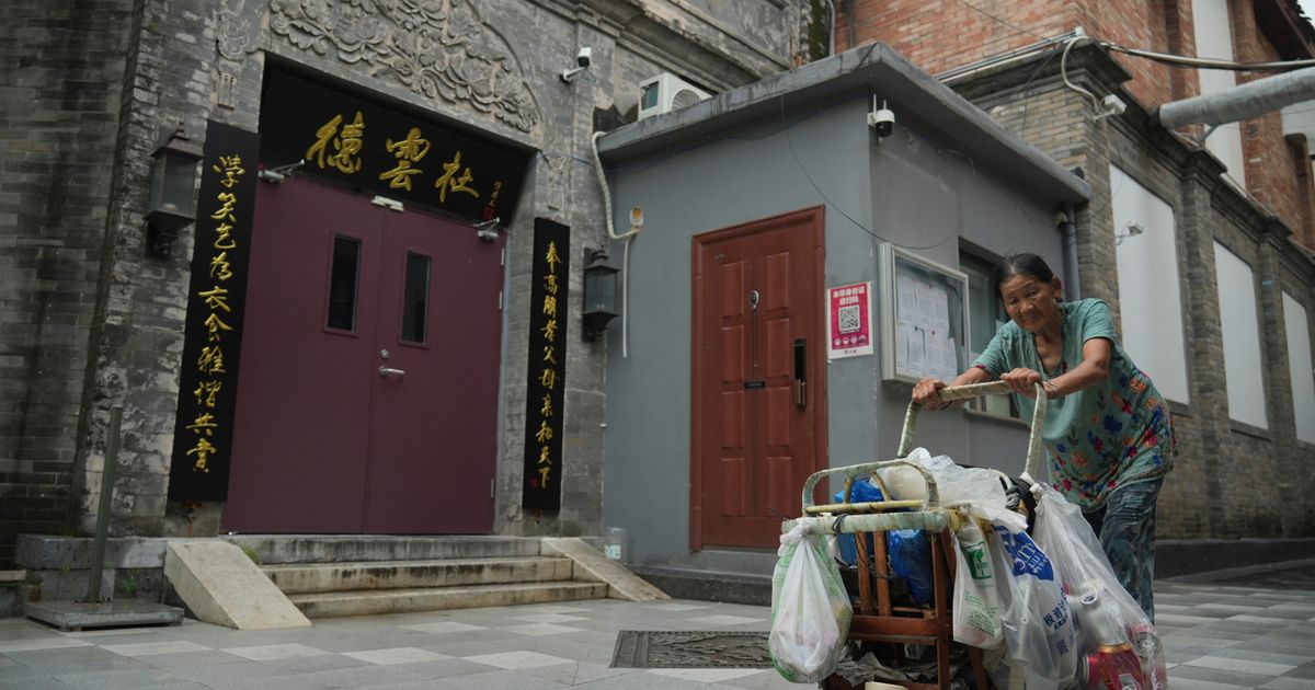 Chinese theater, promoter fined for altered patriotic song in a comedy show