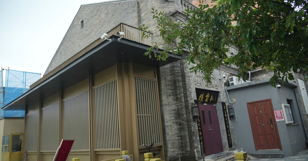 China investigates comedian after he altered a revolutionary song lyric onstage