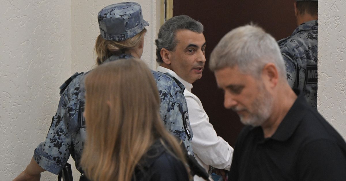 Russia's prominent anti-war politician jailed for 11 years - image 3
