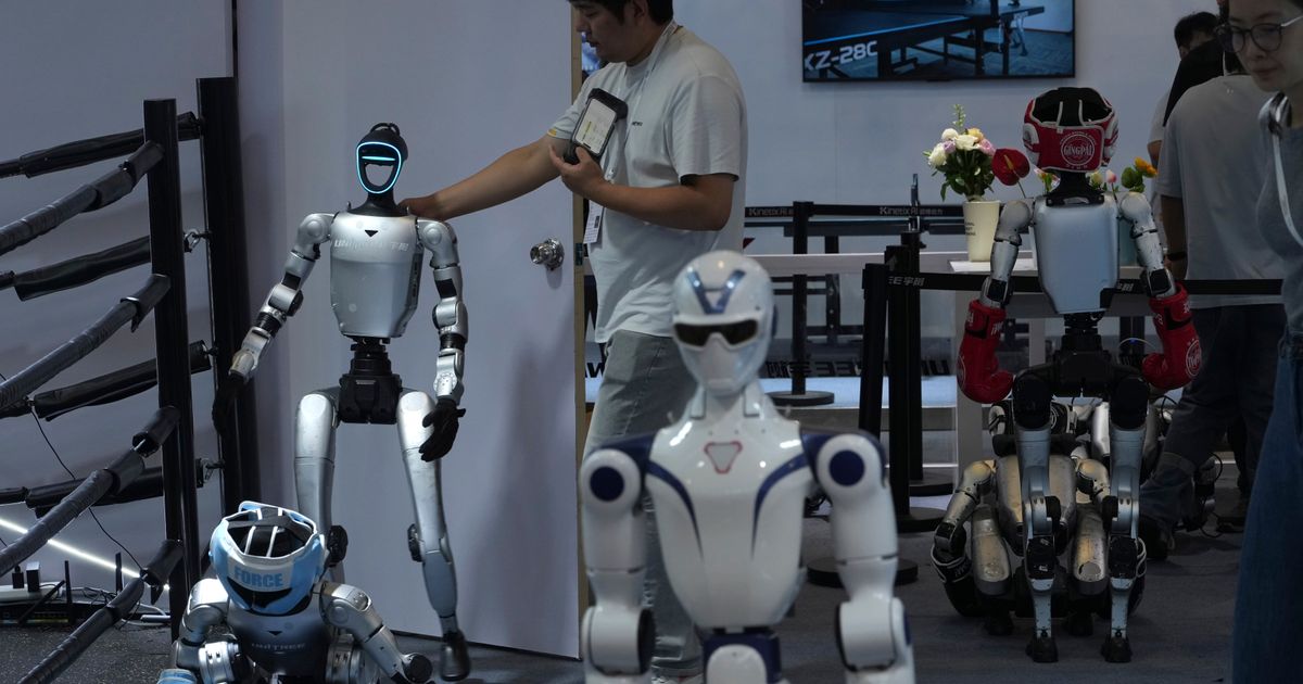 Chinese Robot Maker Unitree Soars 500 Percent in Trading Debut - image 2