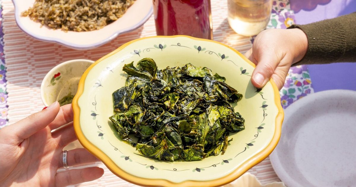 Forager’s ‘Happy Snacking, Don’t Die!’ is a guide to wild meals