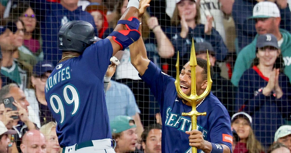 Photos: Mariners at Red Sox