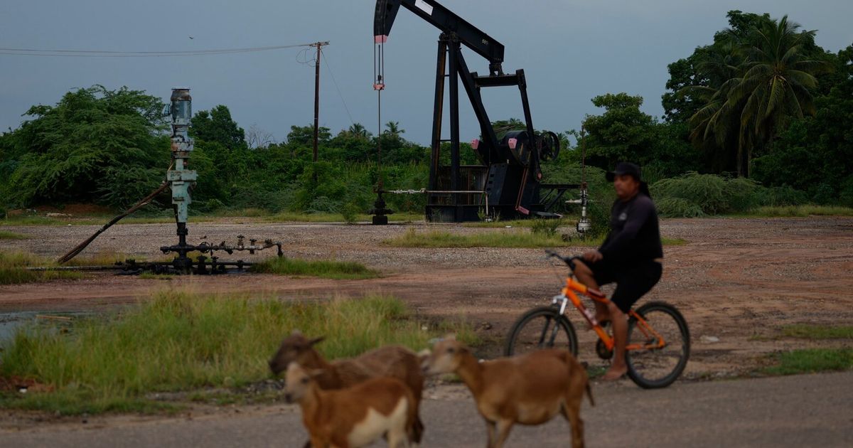 Oil giant Chevron is expected to announce it will expand operations in Venezuela, US official says