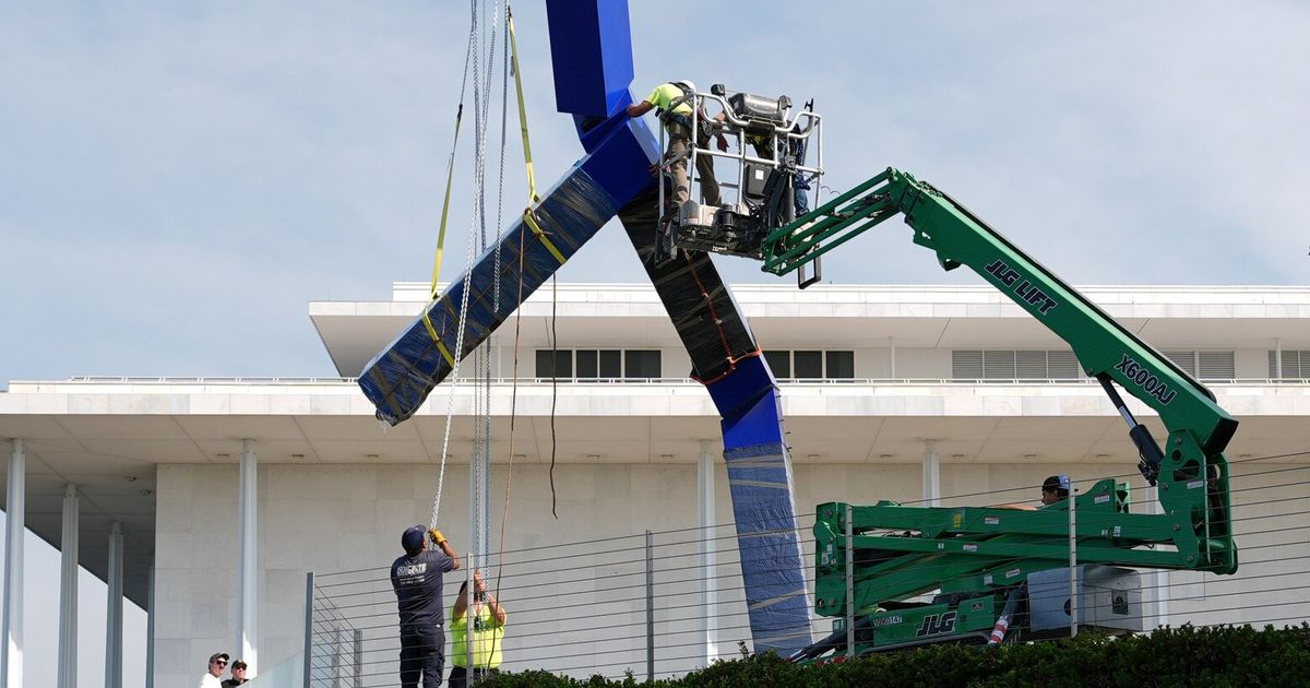 Kennedy Center disassembles ‘Blue’ sculpture from its grounds