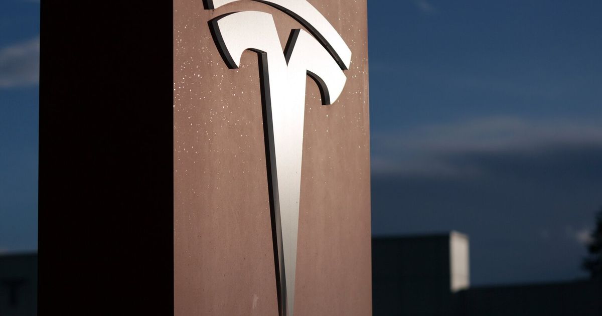Tesla Readies Cybercab Launch Event That’s Shrouded in Mystery