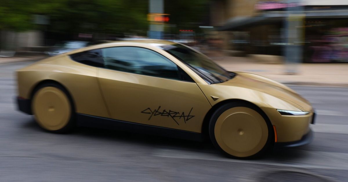 Feds open probe into Musk’s steering-wheel-free taxis a day after he began offering rides in them