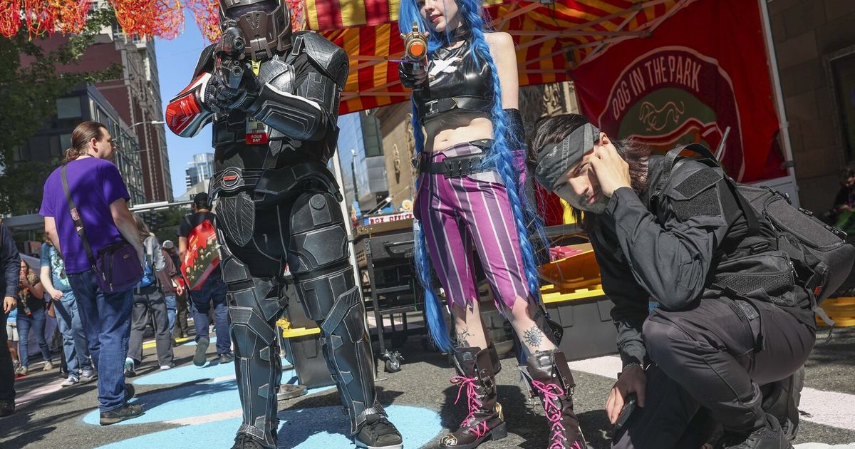 Game time for PAX West cosplayers in downtown Seattle