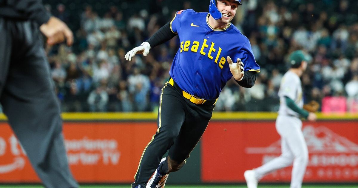 Photos: Seattle Mariners lose to Athletics, 7-6