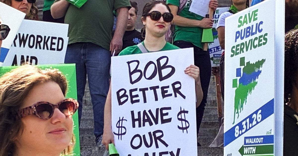 WA state workers walk out again over pay negotiations with governor