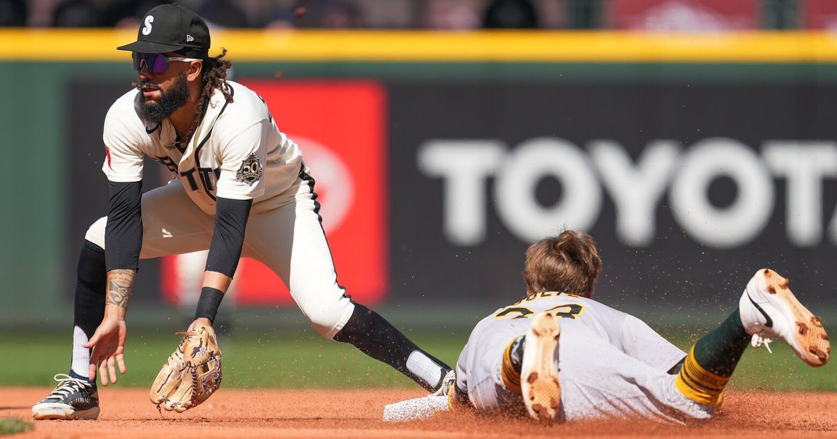Photos: Mariners avoid being swept by Athletics