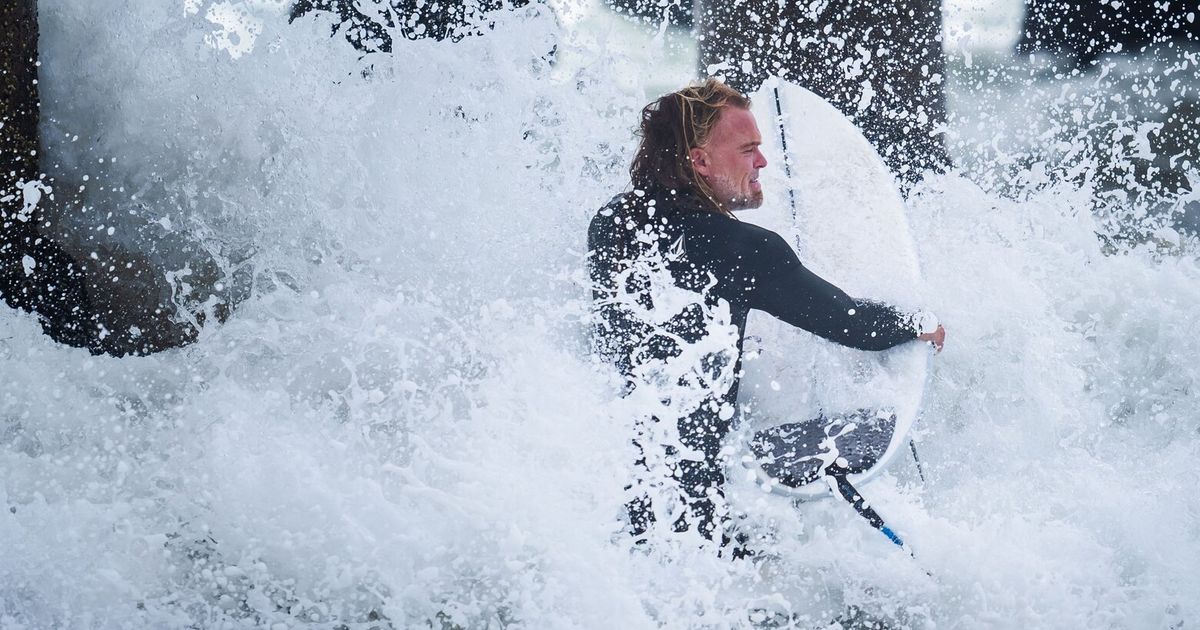 Hawaii’s western islands hit by fierce winds and heavy rain from Hurricane Lowell