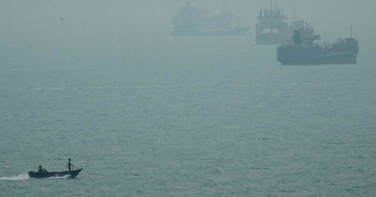 US military says it destroyed 5 more Iranian oil tankers after missile attacks on Navy warship