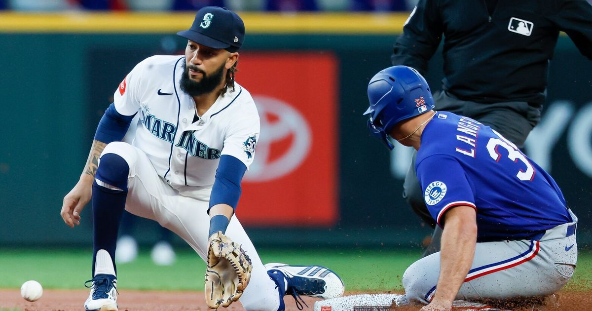 Photos: Rangers at Mariners