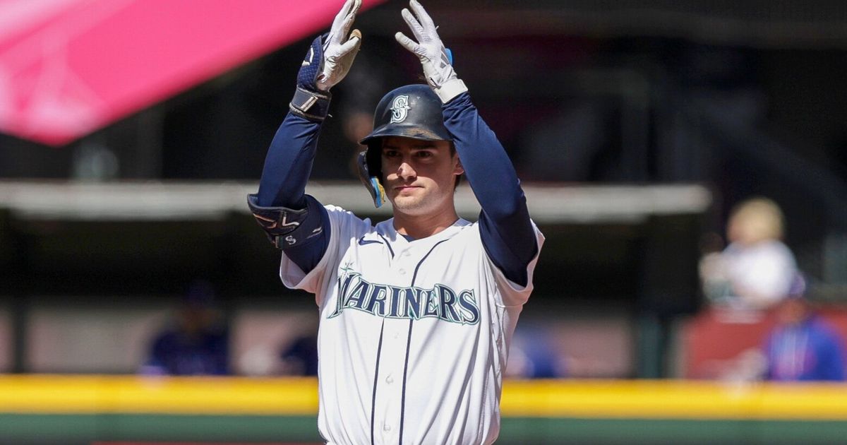 Mariners beat Rangers as Seahawks fever takes over T-Mobile Park