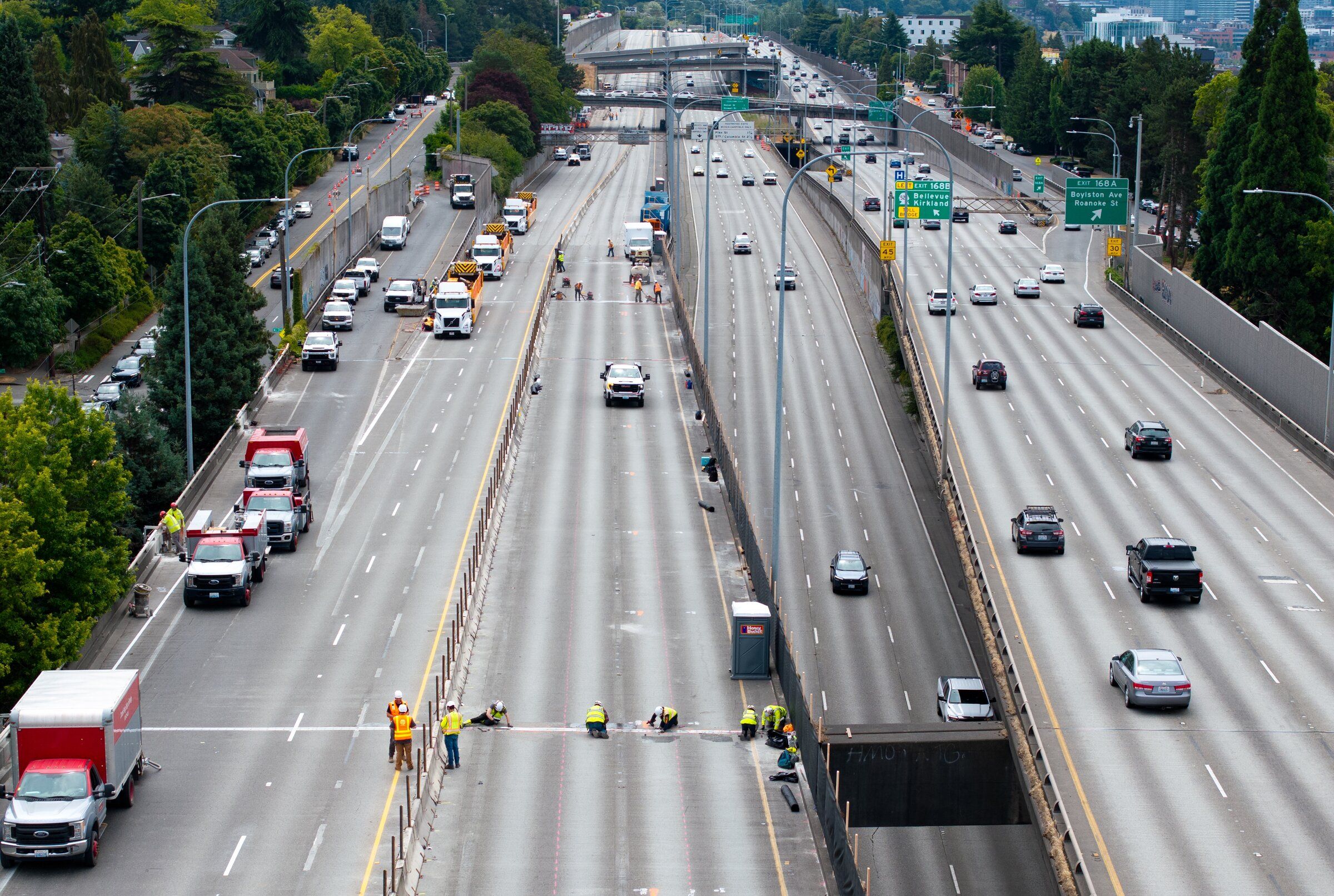 Unlike most weekends, the express lanes of Interstate 5 (center) will be closed for drainage work, leaving northbound drivers no way to bypass the two-lane section of I-5 where repaving work is taking place on the upper deck and causing congestion. (Karen Ducey / The Seattle Times)