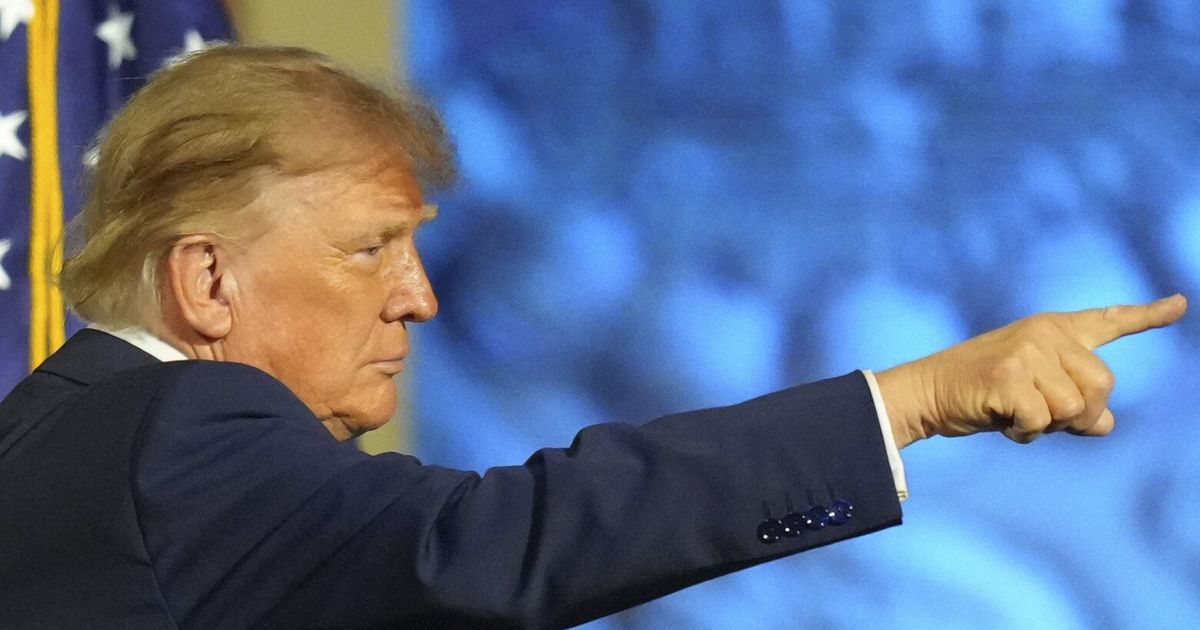Trump, hoping to salvage midterms, makes dubious pledge to give every US adult $5,000 if GOP wins