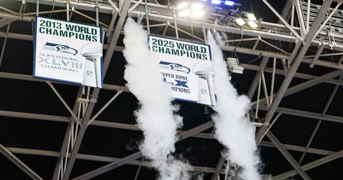 Seahawks raise Super Bowl banner before rematch with Patriots