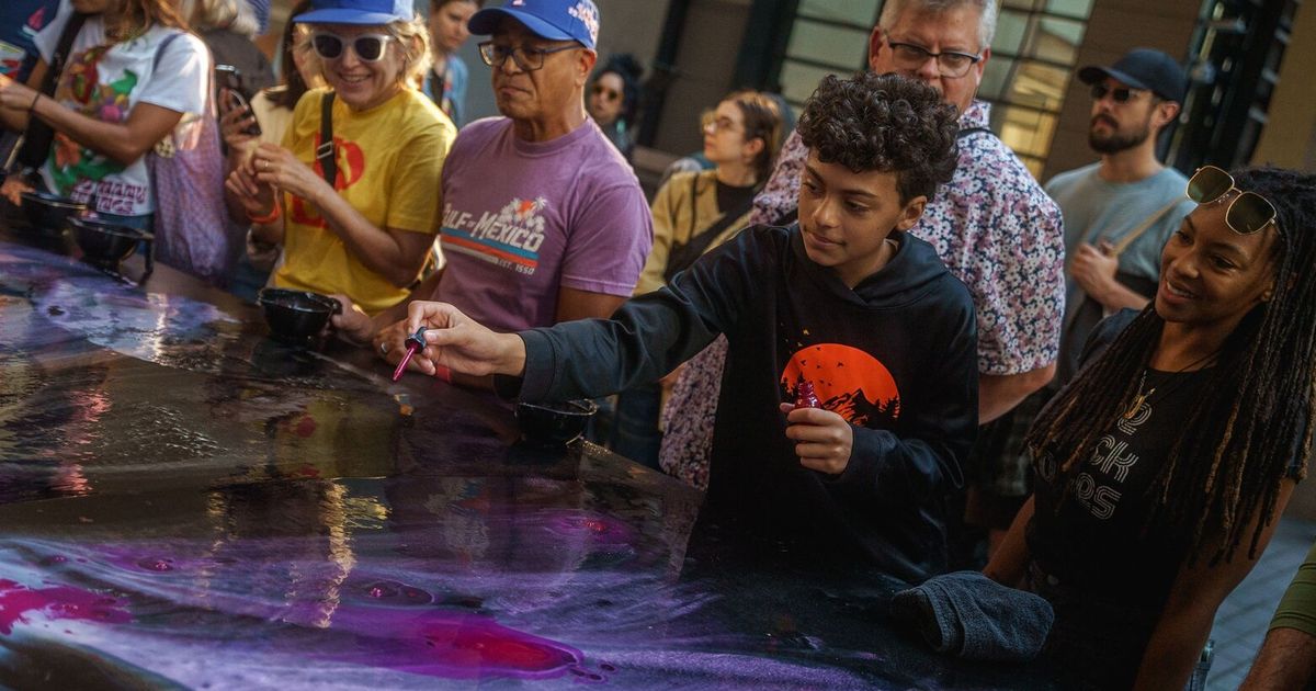 WALKDONTRUN to fill downtown Seattle streets with over 200 artists