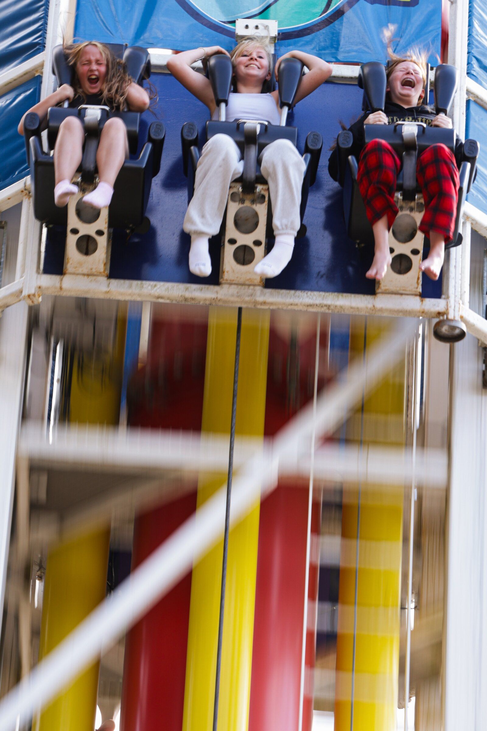 Girls scream as they bounce up and down on the Brain Drain ride at Wild Waves in Federal Way, August 29, 2026.
Genna Martin for The Seattle Times (Genna Martin