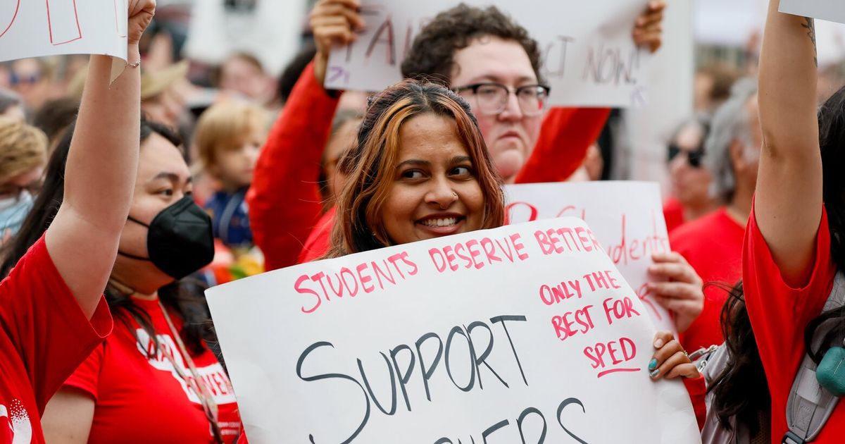 Readers grade SPS, teachers union after negotiations