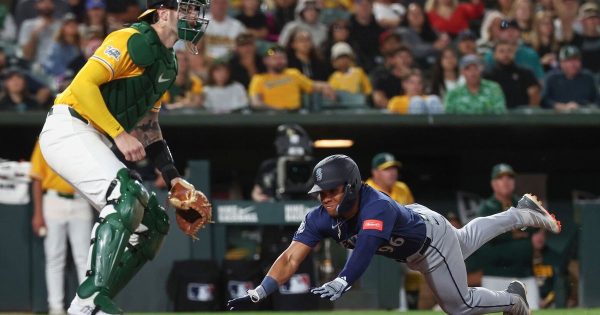 Photos: Seattle Mariners defeat Athletics, 19-1