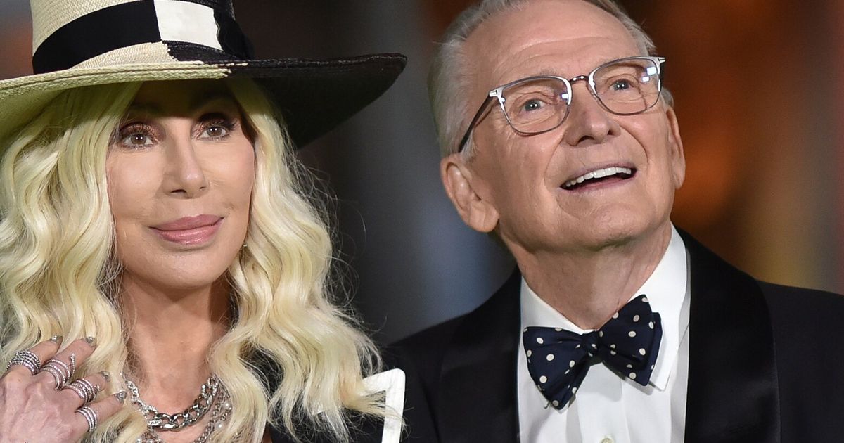 Bob Mackie, designer to the stars who dressed Cher and Marilyn and defined ’70s glamour, dies at 87