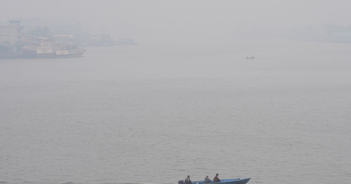 Thick haze disrupts flights on Indonesia’s Borneo island