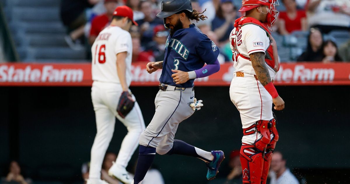 Photos: Seattle Mariners defeat Los Angeles Angels, 7-2