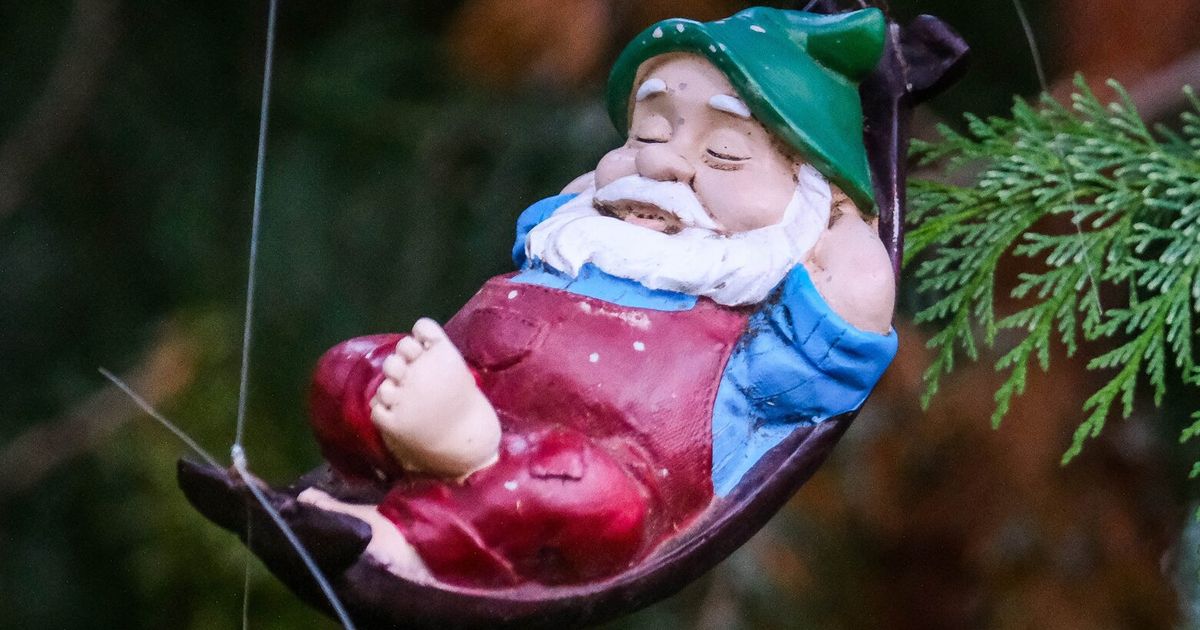 Where gnomes are neighbors